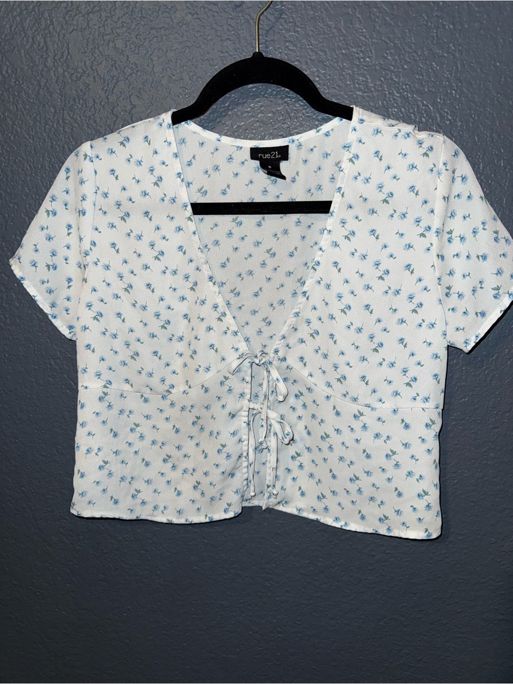 rue21 White Crop Top with Blue Floral Tie-Front